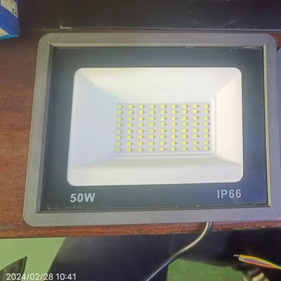 10w à 200w 3 ans de garantie conception simple résistant à l'eau LED spot light pour jardin ou parc