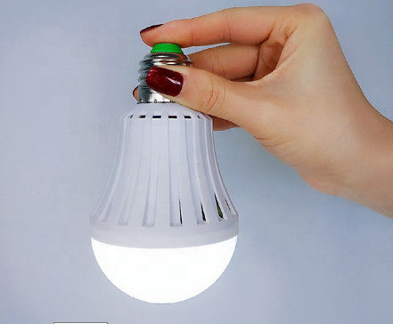 L'urgence rechargeable a mené les ampoules 18w que d'intérieur a mené l'ampoule Ac100 - 240v