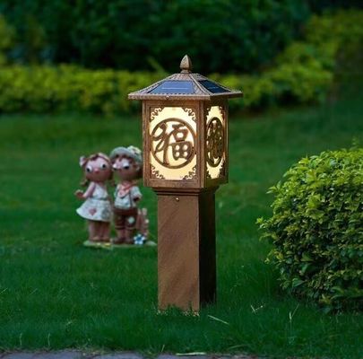 Éclairage solaire de paysage avec la batterie à l'intérieur la cour et le jardin et le parc