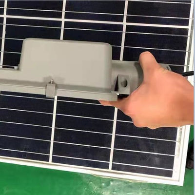 Puissance élevée 500W tout dans le réverbère deux solaire avec le logement en aluminium pour la route