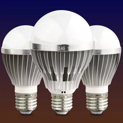 PC de logement en aluminium logeant l'ampoule futée avec Ac175v à distance